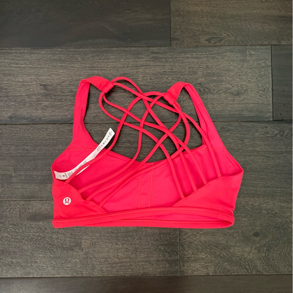 Size 6 lululemon free to be wild sports bra